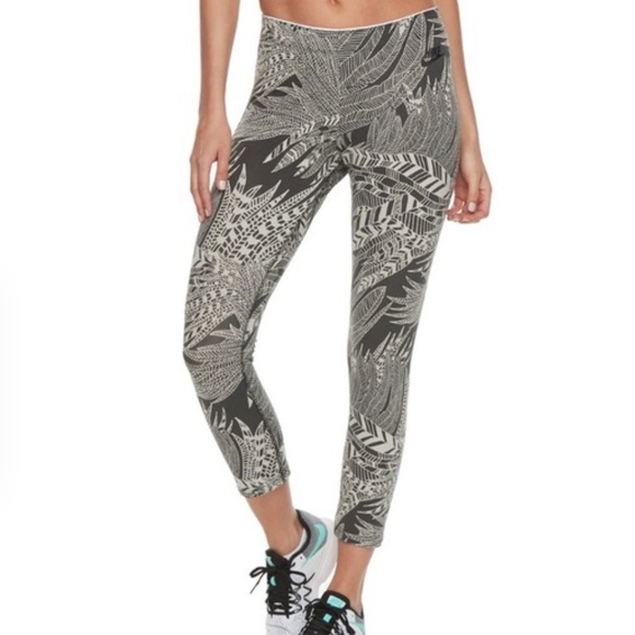 Nike Leaf Print Cropped Leggings - Picture 1 of 3